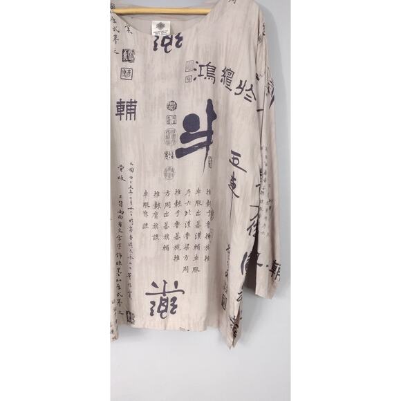 Endless Knot Art 100% Rayon womens top Asian inspired script motif - Picture 4 of 12